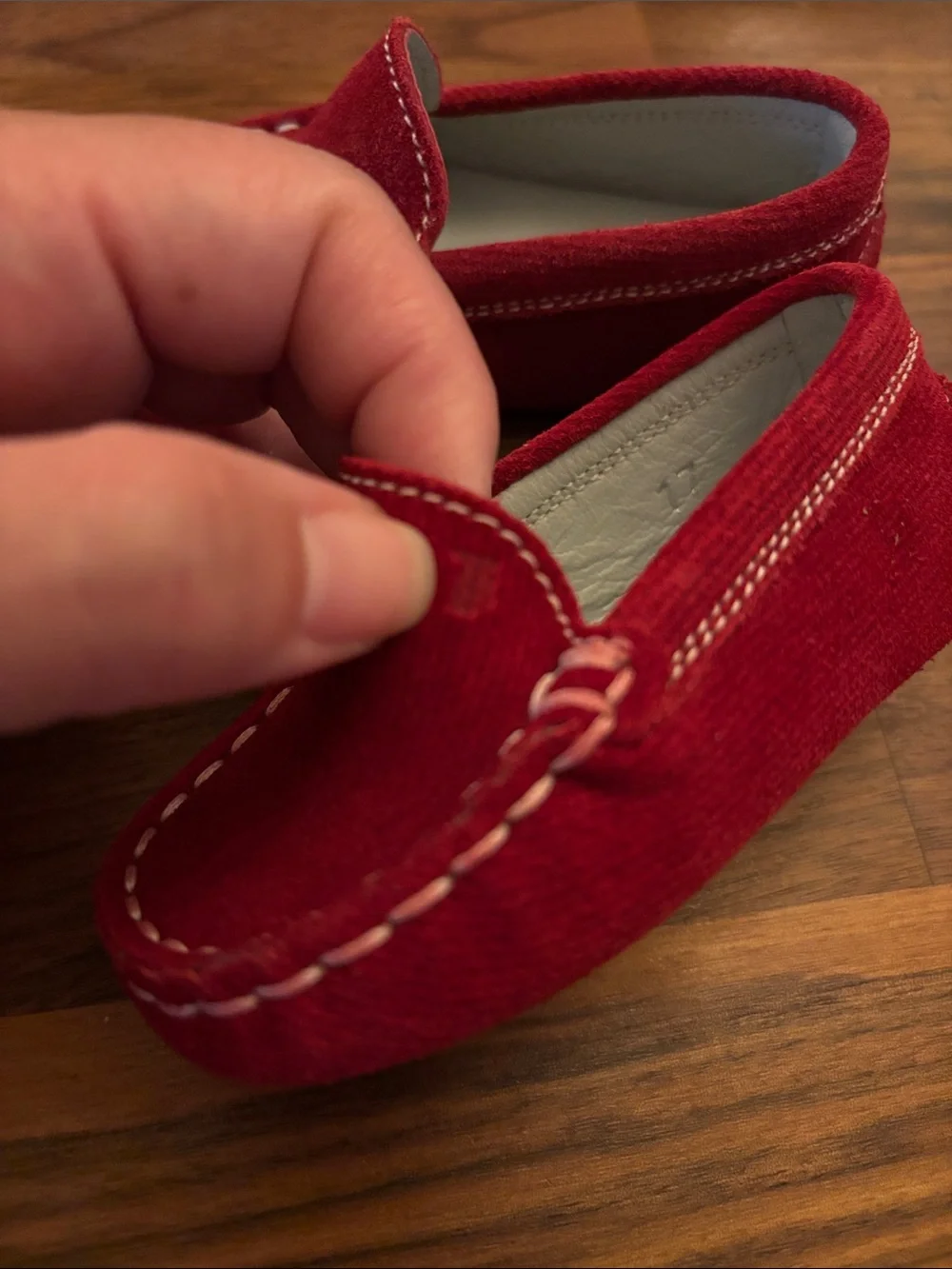 TOD'S Junior Red Velvet Toddlers' Moccasins size 17 (approx 3-6mo)